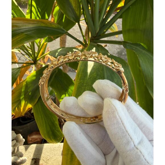 14K Hawaiian Heirloom Plumeria Bracelet Bangle Flower Hawaiian Scroll Size 7 - Picture 4 of 13
